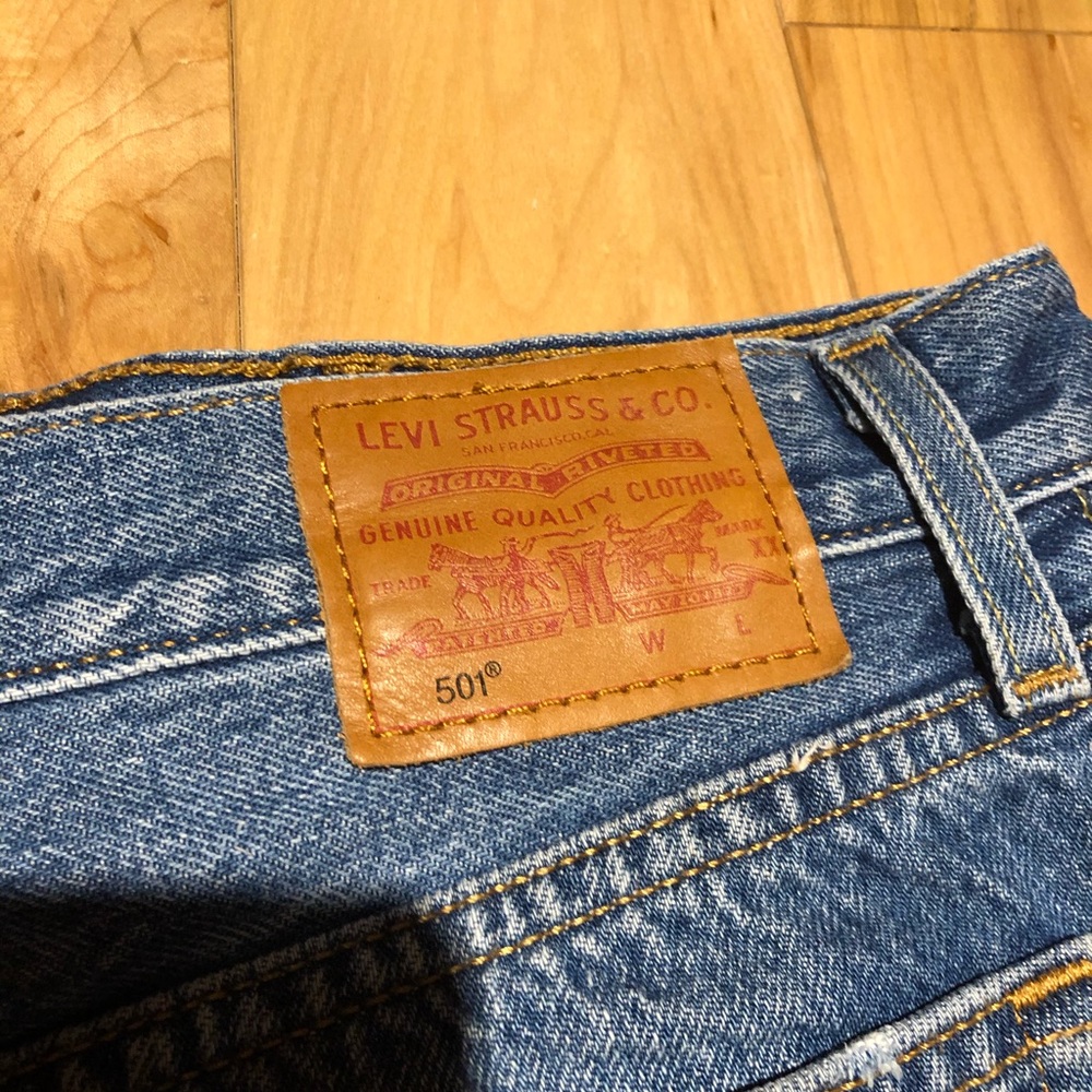 Levi’s 501 jean shorts - Picture 7 of 8